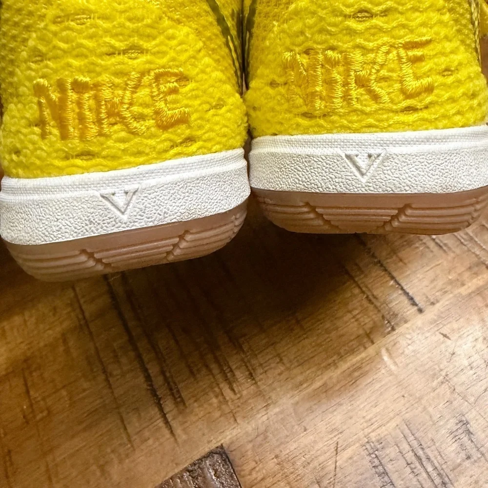 Spongebob SquarePants x NIKE Kyrie 5 GS Sneakers CN4490-700, size 5C